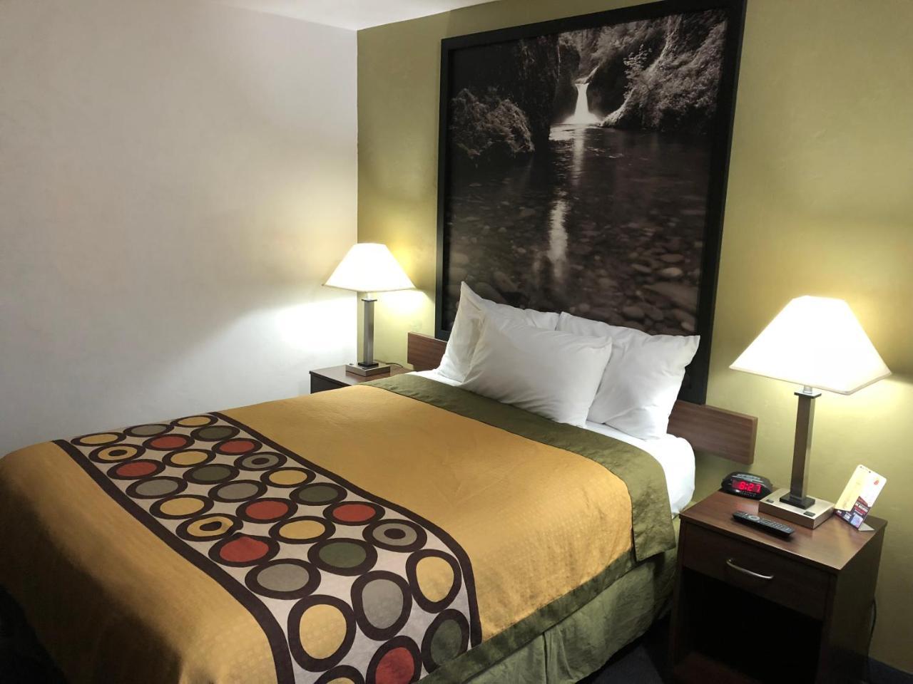 Hotel Super 8 By Wyndham Salem Esterno foto