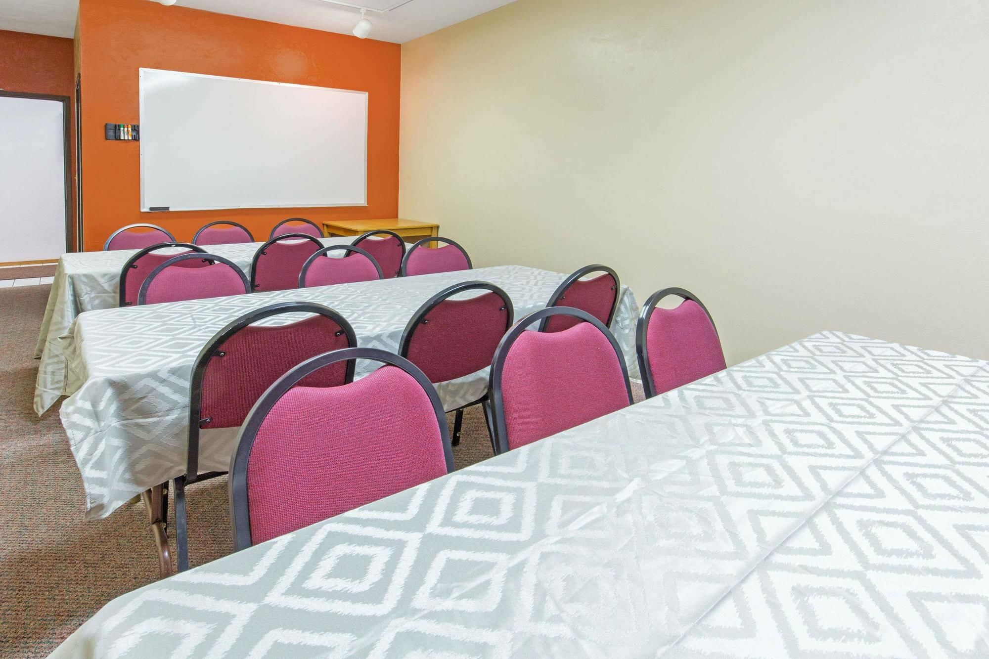 Hotel Super 8 By Wyndham Salem Esterno foto