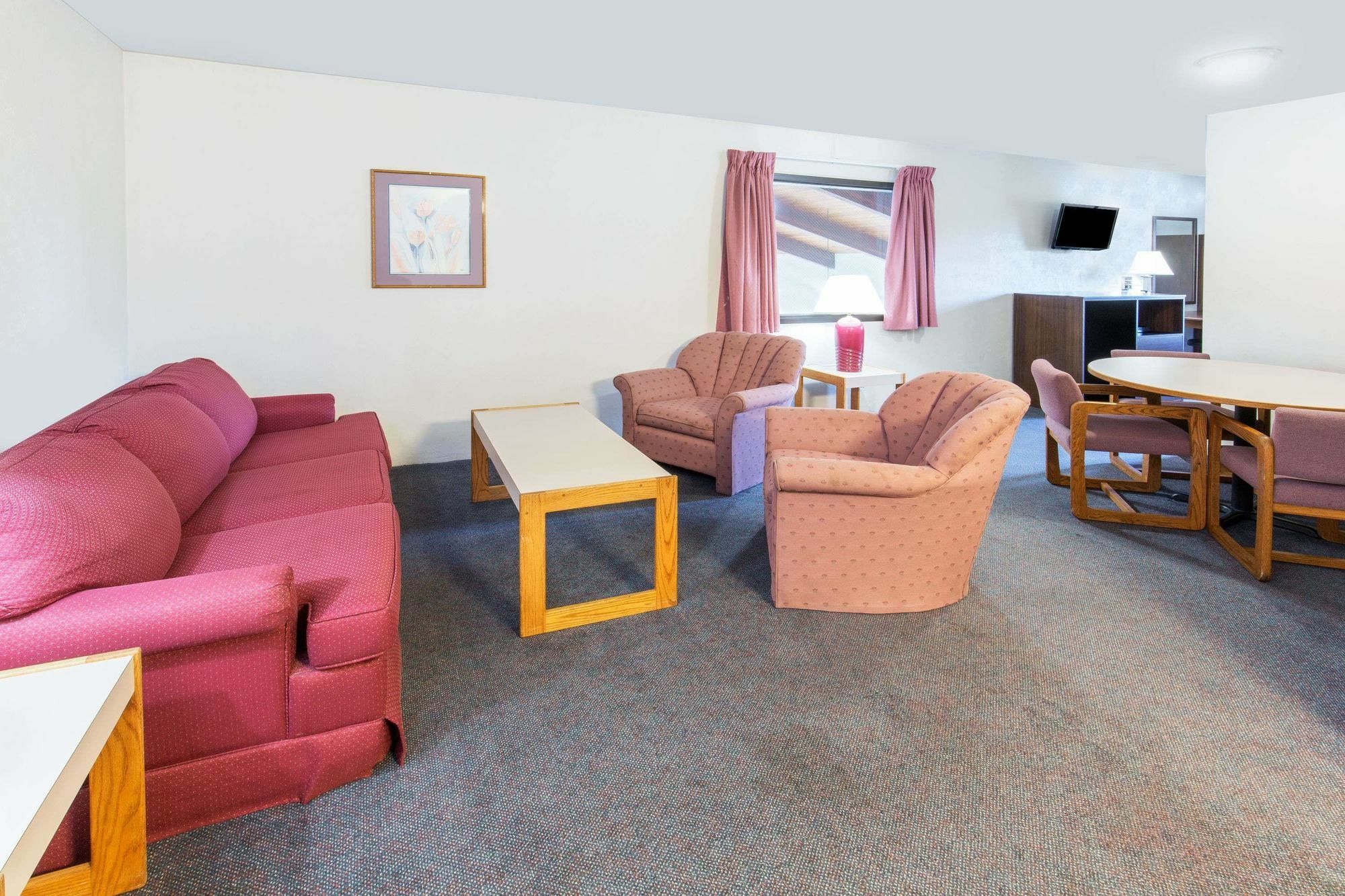 Hotel Super 8 By Wyndham Salem Esterno foto